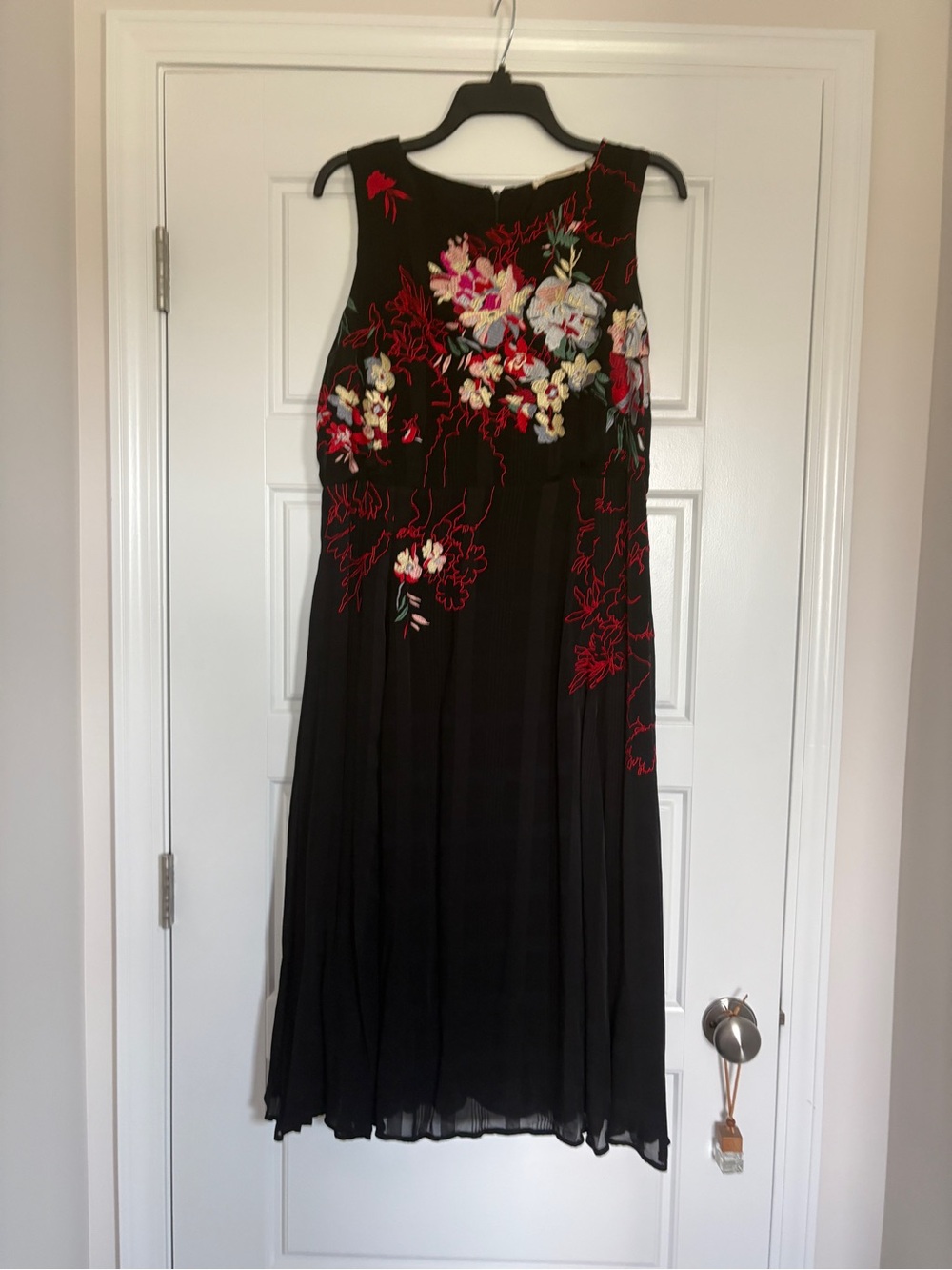 Soft Surroundings Black Floral Embroidered Sleeveless Dress